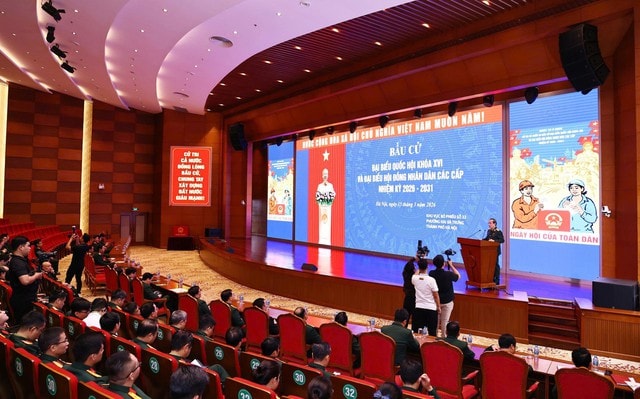 Nữ cử tri gắn bó với Quốc hội từ khóa I bỏ phiếu bầu cử, gửi gắm nhiều kỳ vọng- Ảnh 4.