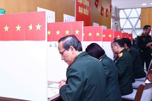 Nữ cử tri gắn bó với Quốc hội từ khóa I bỏ phiếu bầu cử, gửi gắm nhiều kỳ vọng- Ảnh 5.