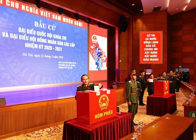 Nữ cử tri gắn bó với Quốc hội từ khóa I bỏ phiếu bầu cử, gửi gắm nhiều kỳ vọng- Ảnh 6.