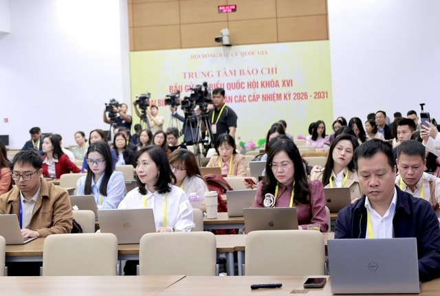 Phó Chủ tịch Quốc hội đánh giá cao hoạt động tác nghiệp của báo chí trong ngày bầu cử- Ảnh 3.