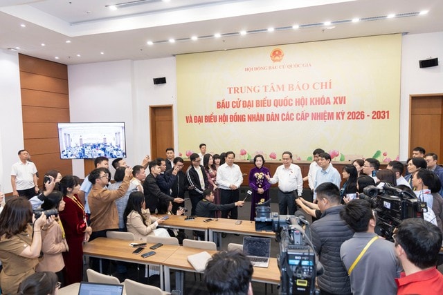 Chủ tịch Quốc hội: 'Điều quan trọng nhất chính là sự đồng thuận giữa ý Đảng và lòng dân'- Ảnh 1.