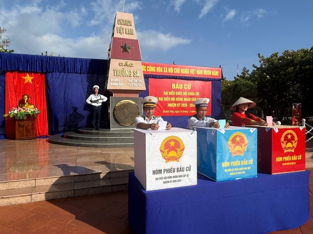 100% cử tri Vùng 4 Hải quân và quân, dân đảo Trường Sa đã bầu cử- Ảnh 4.