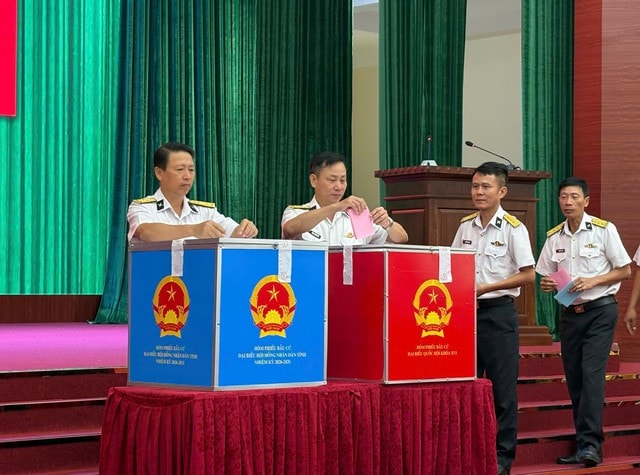 100% cử tri Vùng 4 Hải quân và quân, dân đảo Trường Sa đã bầu cử- Ảnh 2.