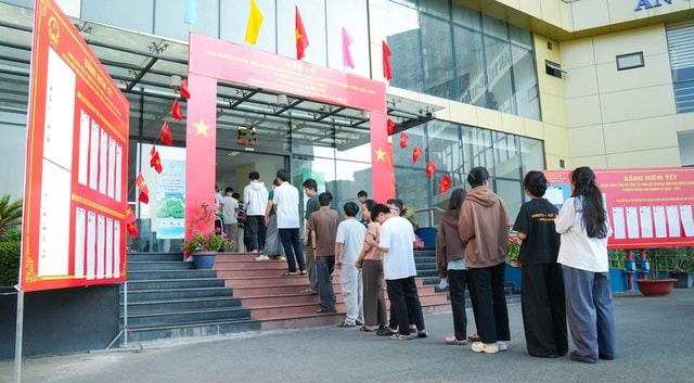 Gần 22.000 sinh viên ở TPHCM đặt niềm tin vào lá phiếu bầu cử- Ảnh 1. Gần 22.000 sinh viên ở TPHCM đặt niềm tin vào lá phiếu bầu cử- Ảnh 1.