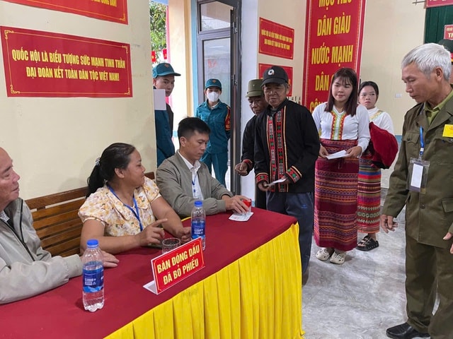 Ấm áp bữa sáng đoàn kết ở bản Rào Tre trong ngày bầu cử- Ảnh 3. Ấm áp bữa sáng đoàn kết ở bản Rào Tre trong ngày bầu cử- Ảnh 3.