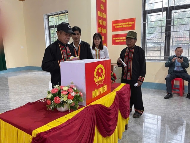 Ấm áp bữa sáng đoàn kết ở bản Rào Tre trong ngày bầu cử- Ảnh 5. Ấm áp bữa sáng đoàn kết ở bản Rào Tre trong ngày bầu cử- Ảnh 5.