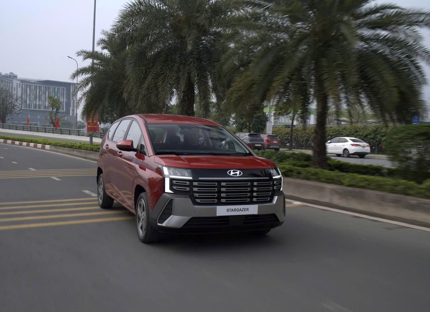 Thiết kế mới với dải đèn nhận diện đặc trưng của Huyndai.