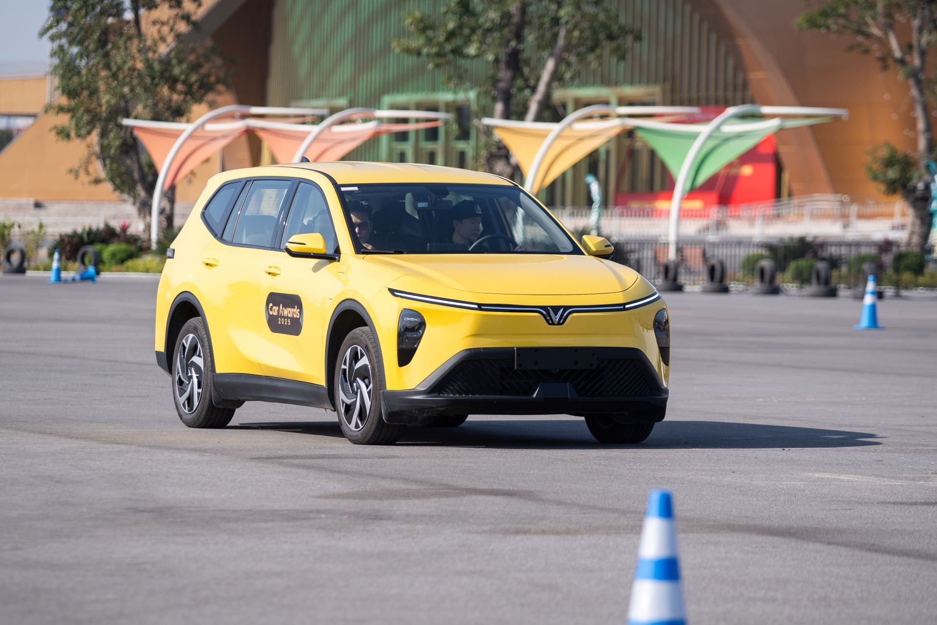 Loạt ưu đãi 9% trong tháng 3 khiến giới tài xế dịch vụ phát sốt vì Limo Green - 1