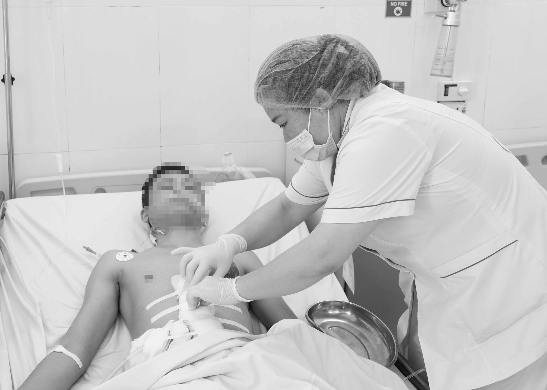 Bác sĩ hiến máu, trực tiếp thực hiện ca mổ cứu sống nam thanh niên bị vỡ thận- Ảnh 4. Bác sĩ hiến máu, trực tiếp thực hiện ca mổ cứu sống nam thanh niên bị vỡ thận- Ảnh 4.