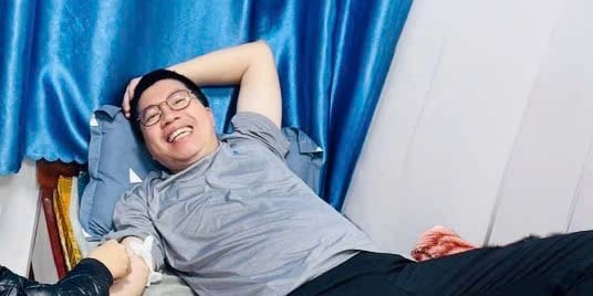 Bác sĩ hiến máu, trực tiếp thực hiện ca mổ cứu sống nam thanh niên bị vỡ thận- Ảnh 2. Bác sĩ hiến máu, trực tiếp thực hiện ca mổ cứu sống nam thanh niên bị vỡ thận- Ảnh 2.