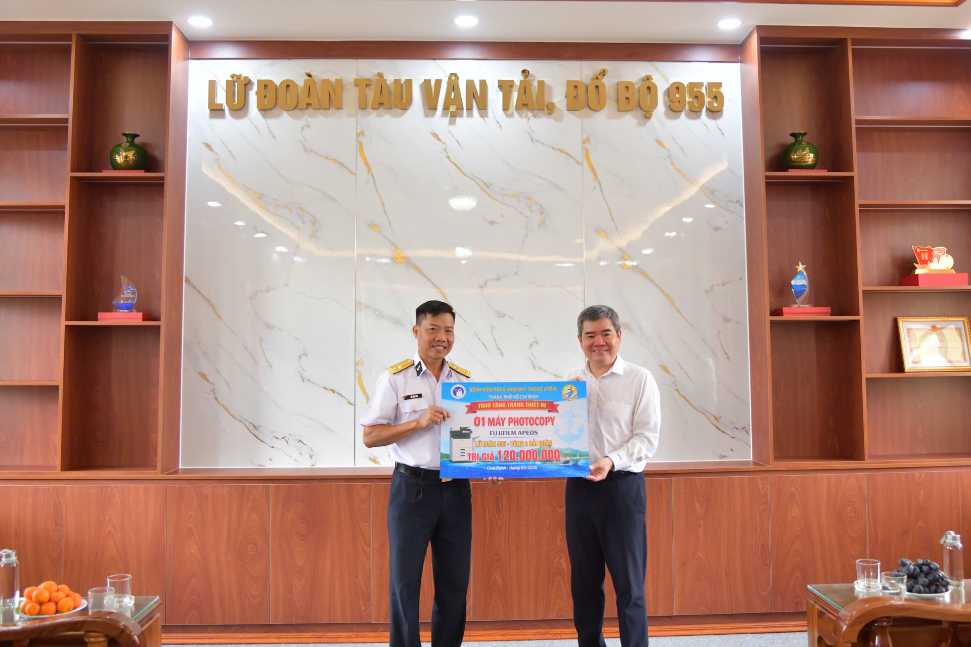 Bệnh viện Răng Hàm Mặt Trung ương TP Hồ Chí Minh thăm, tặng quà Lữ đoàn 955- Ảnh 2.