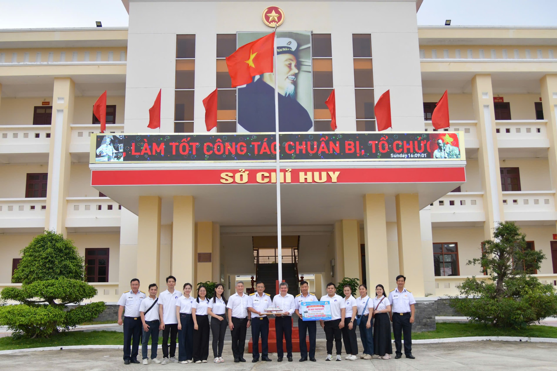 Bệnh viện Răng Hàm Mặt Trung ương TP Hồ Chí Minh thăm, tặng quà Lữ đoàn 955- Ảnh 3.