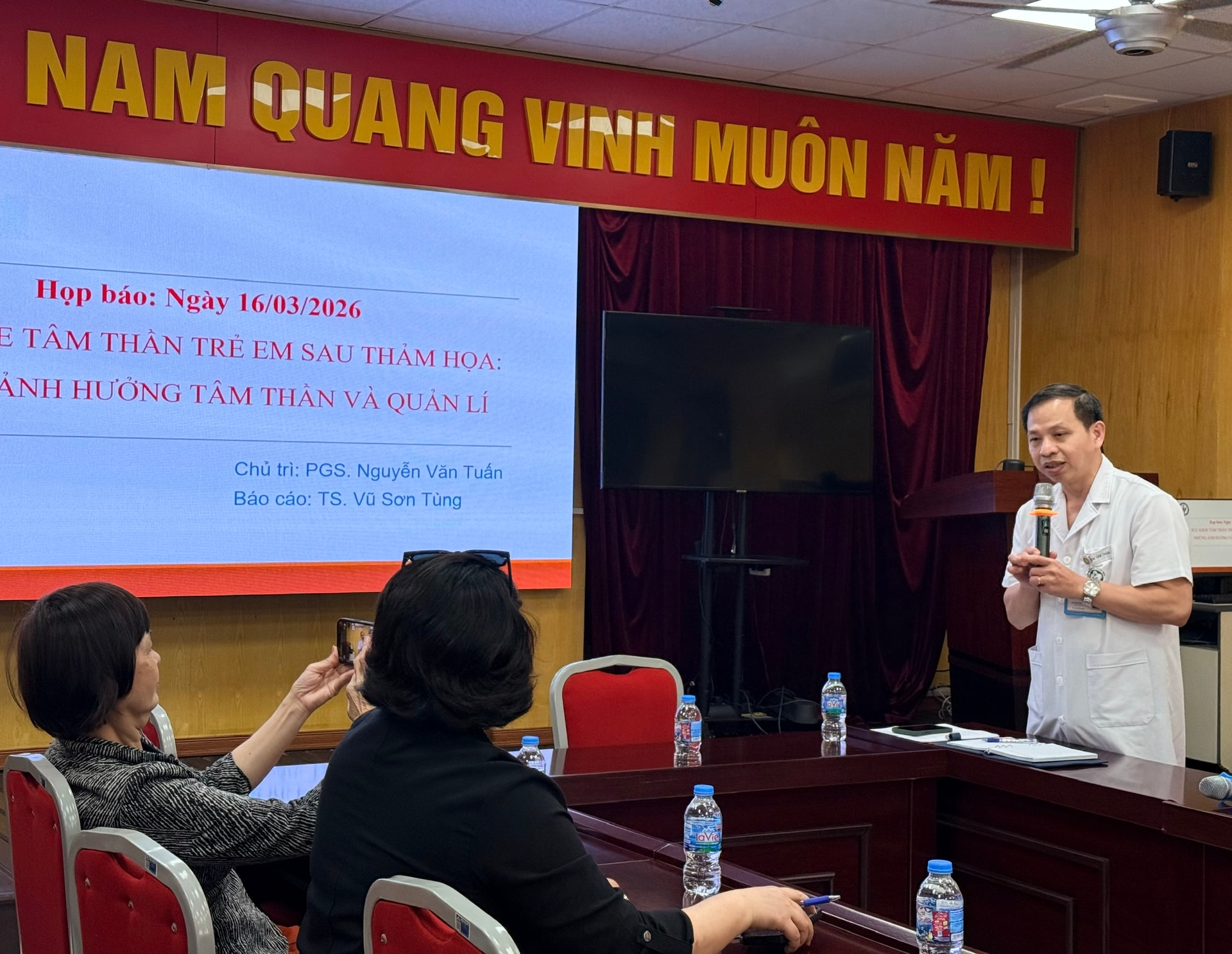 Chuyên gia chỉ rõ những dấu hiệu trẻ bị sang chấn tâm lý, cha mẹ cần biết- Ảnh 1.