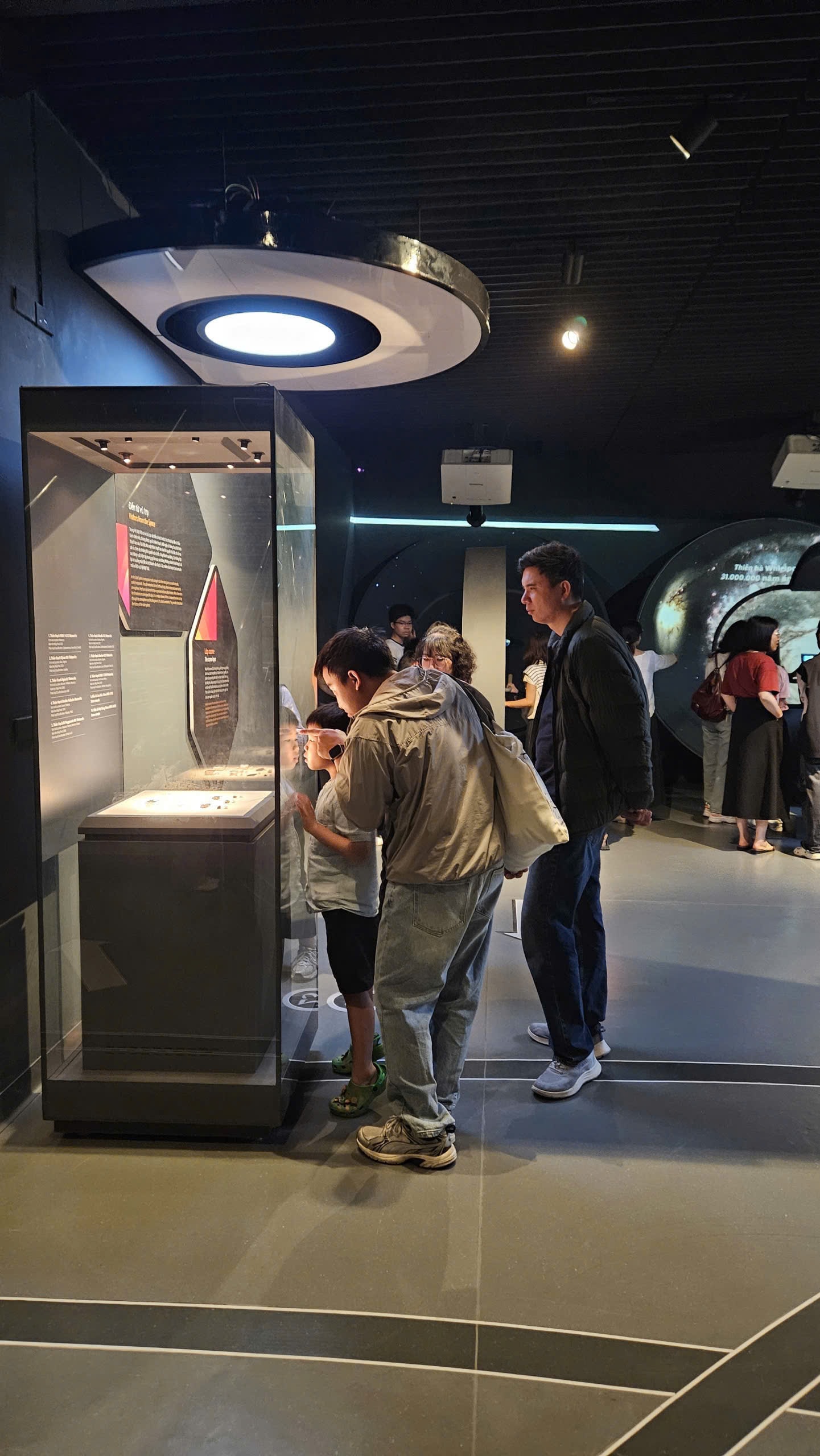 Khám phá không gian sáng tạo vệ tinh bên trong Trung tâm vũ trụ Việt Nam - Ảnh 7.