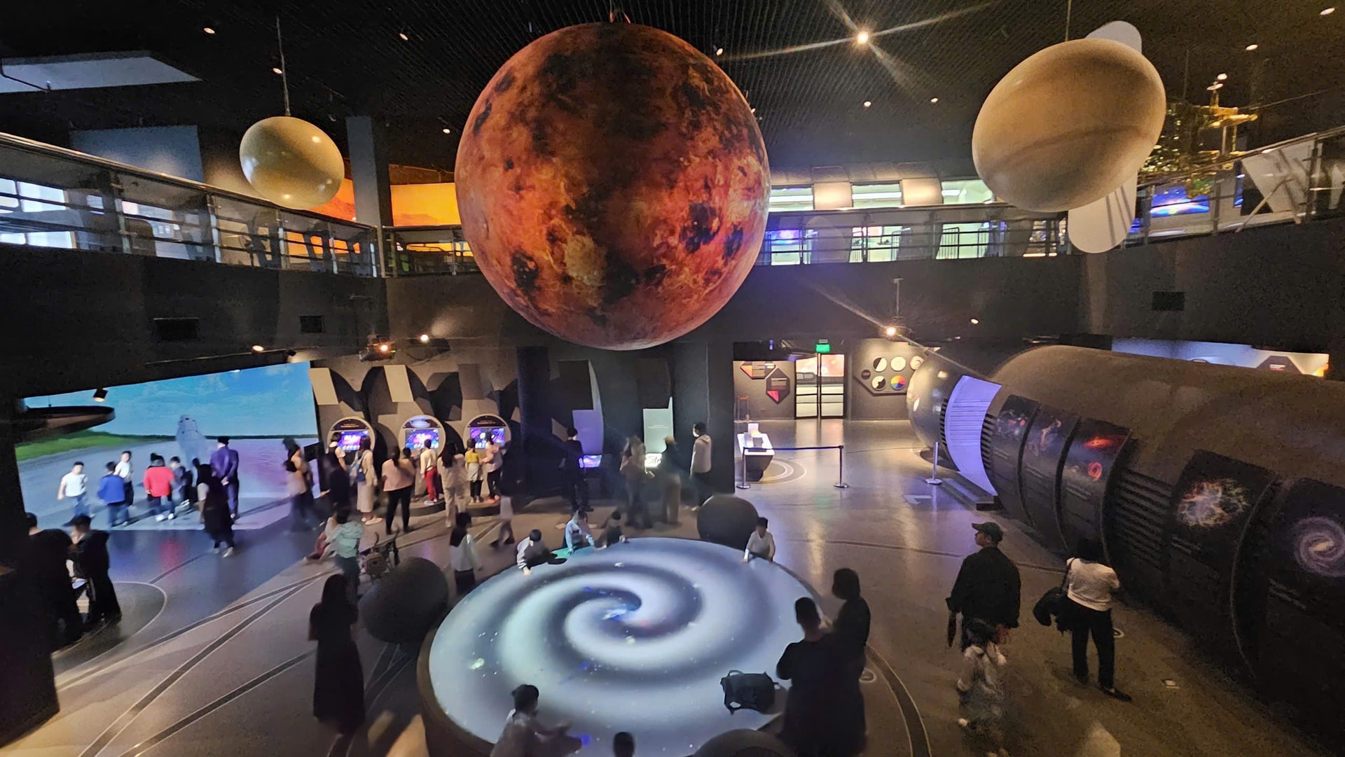 Khám phá không gian sáng tạo vệ tinh bên trong Trung tâm vũ trụ Việt Nam - Ảnh 8.