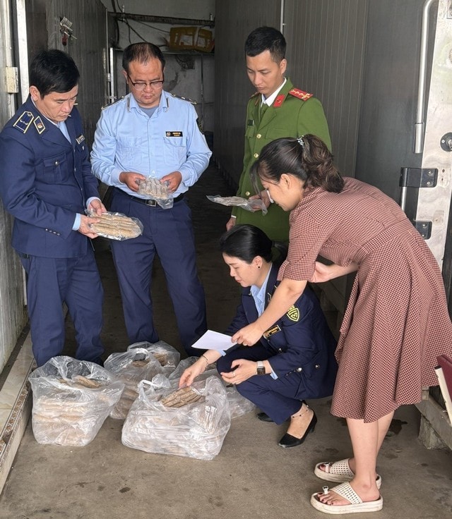 Xử phạt hơn 20 triệu đồng cơ sở kinh doanh dồi sụn không rõ nguồn gốc- Ảnh 2. Xử phạt hơn 20 triệu đồng cơ sở kinh doanh dồi sụn không rõ nguồn gốc- Ảnh 2.