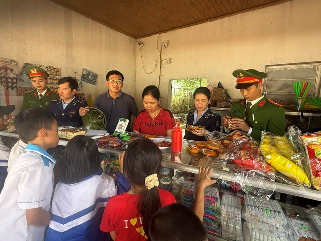 Xử phạt hơn 20 triệu đồng cơ sở kinh doanh dồi sụn không rõ nguồn gốc- Ảnh 1. Xử phạt hơn 20 triệu đồng cơ sở kinh doanh dồi sụn không rõ nguồn gốc- Ảnh 1.