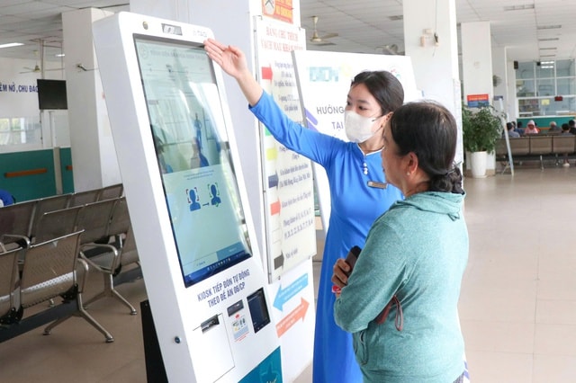 Bệnh viện Đa khoa Ninh Thuận đẩy mạnh chuyển đổi số, hướng tới mô hình bệnh viện thông minh- Ảnh 2. Bệnh viện Đa khoa Ninh Thuận đẩy mạnh chuyển đổi số, hướng tới mô hình bệnh viện thông minh- Ảnh 2.