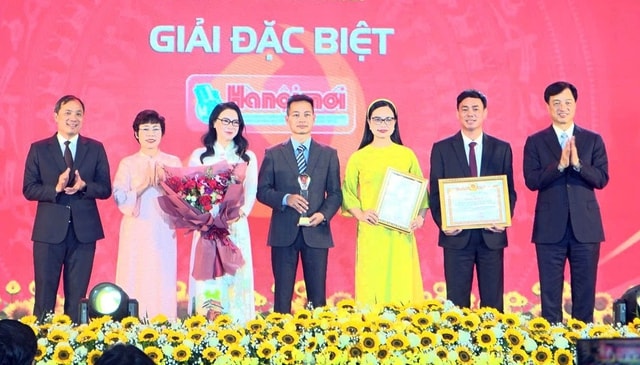 Trao 34 giải báo chí về xây dựng Đảng và hệ thống chính trị Thủ đô- Ảnh 2. Trao 34 giải báo chí về xây dựng Đảng và hệ thống chính trị Thủ đô- Ảnh 2.