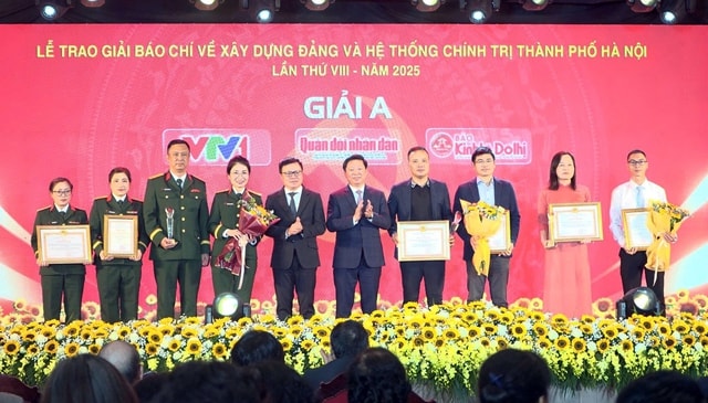 Trao 34 giải báo chí về xây dựng Đảng và hệ thống chính trị Thủ đô- Ảnh 3. Trao 34 giải báo chí về xây dựng Đảng và hệ thống chính trị Thủ đô- Ảnh 3.