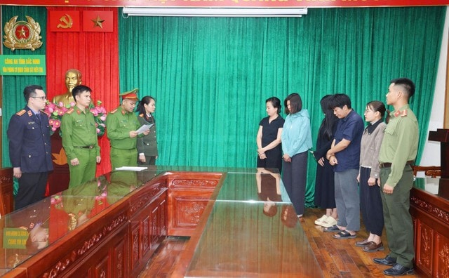 Biến 'người thường' thành đối tượng được mua nhà ở xã hội, nhóm môi giới bị khởi tố- Ảnh 1.