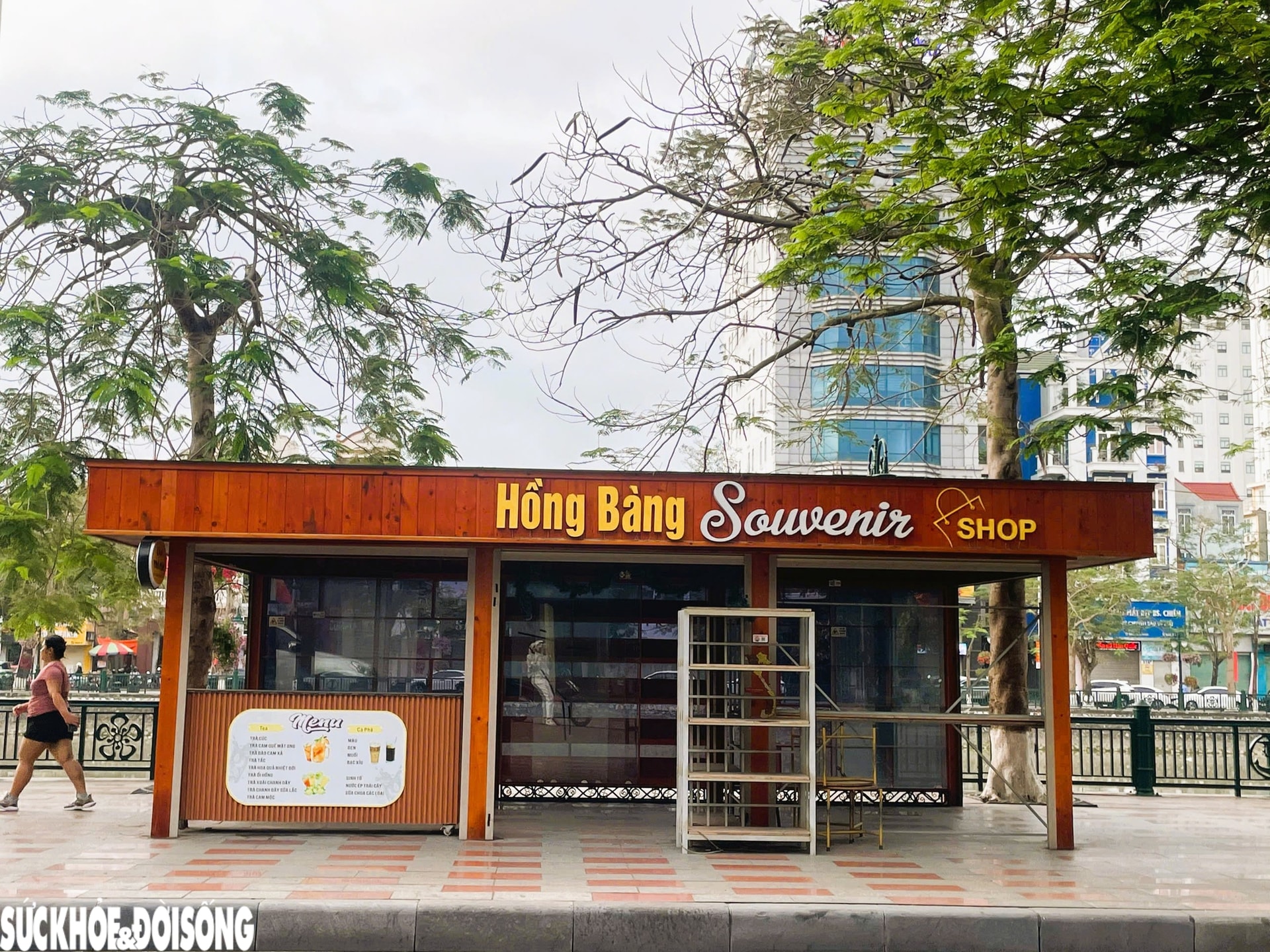 Hải Phòng tháo dỡ ki - ốt mục ruỗng ven hồ Tam Bạc để đảm bảo an toàn cho người dân- Ảnh 4.