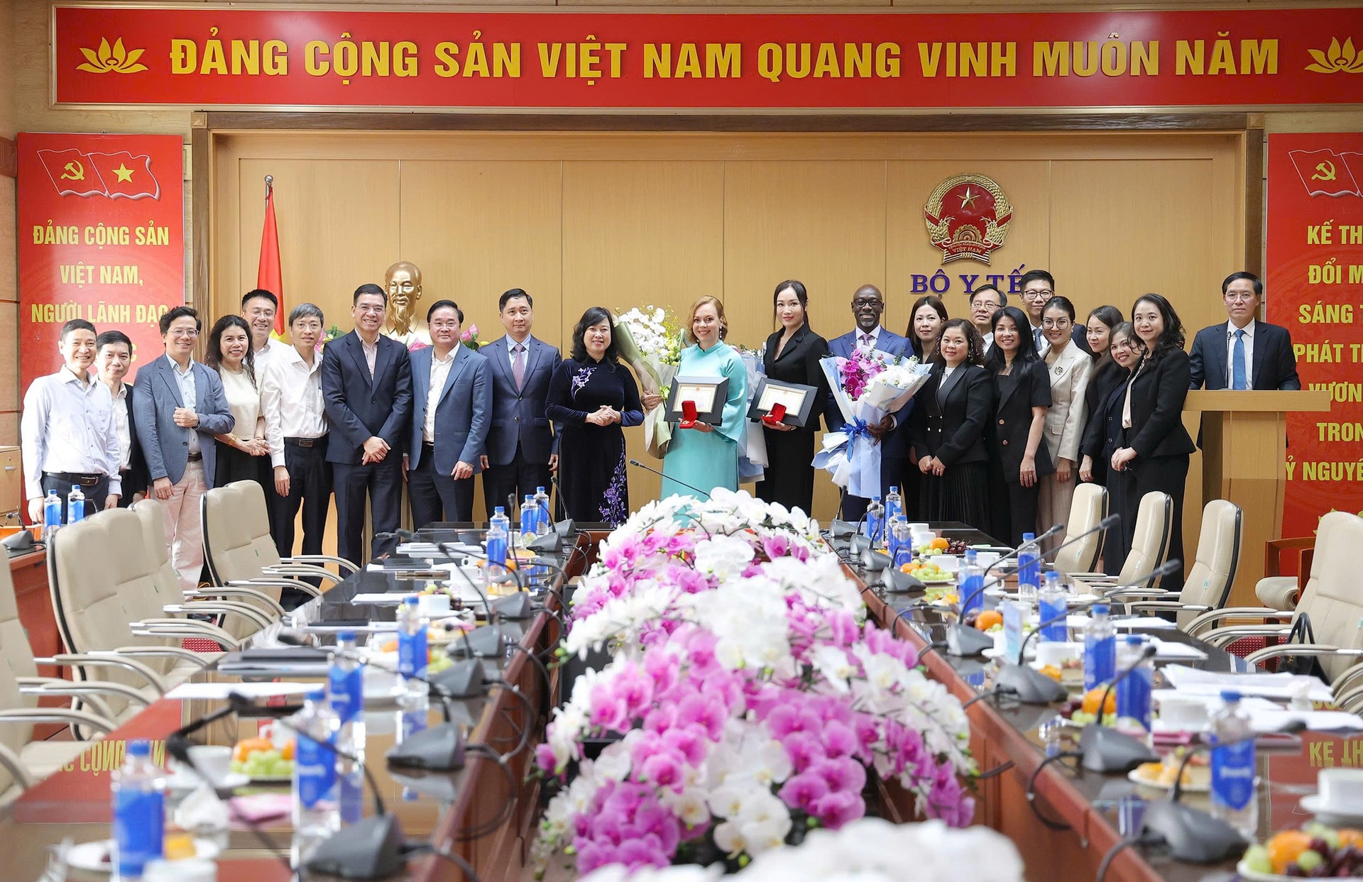 Bộ trưởng Đào Hồng Lan tiếp và làm việc với Chủ tịch khu vực châu Á - Thái Bình Dương của MSD- Ảnh 14.