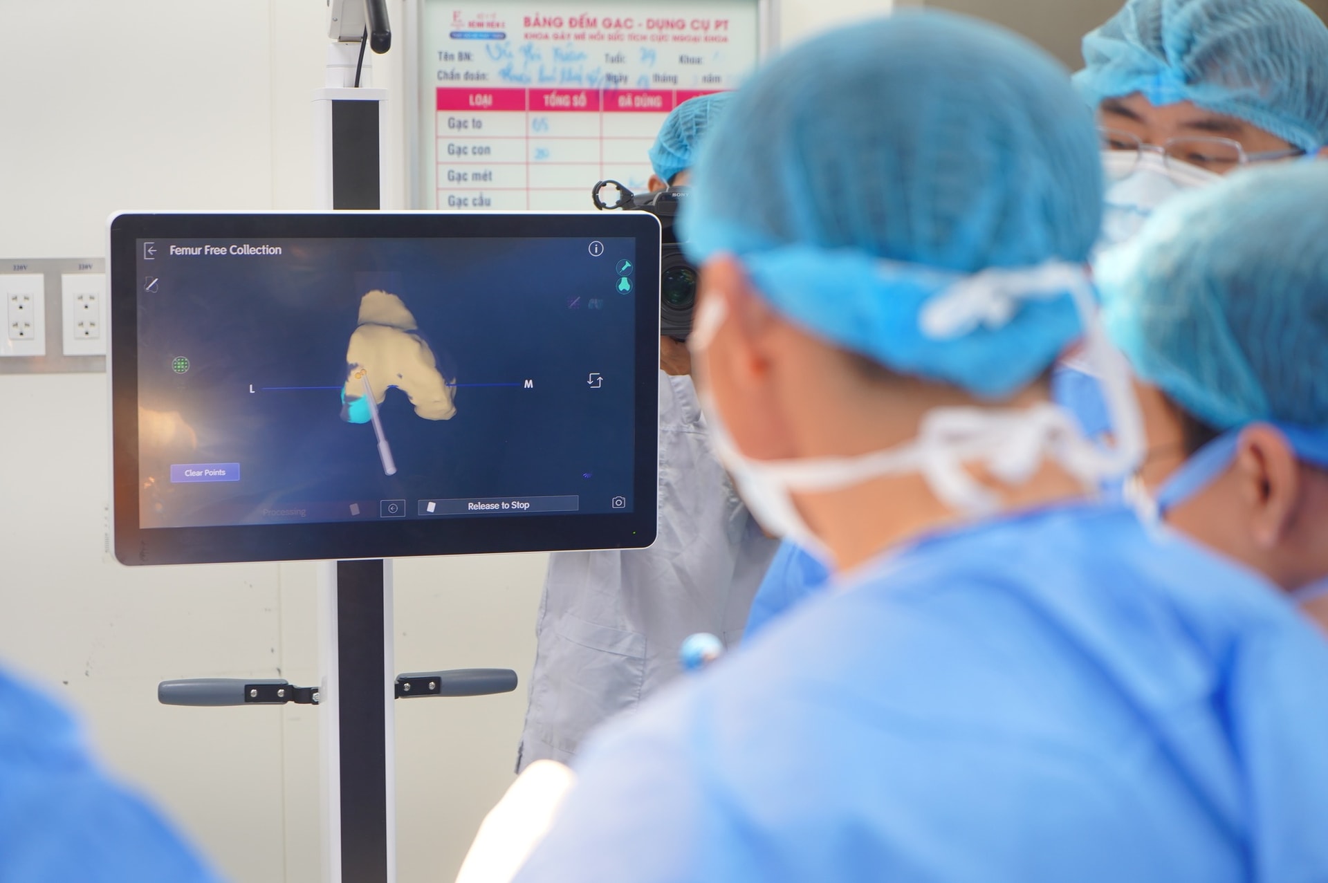 Thoái hóa khớp gối giai đoạn cuối được thay khớp bằng robot, người bệnh sớm đi lại sau mổ- Ảnh 4.