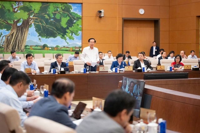 Sửa Luật Thi đua, khen thưởng: Tăng phân cấp, đơn giản thủ tục, thúc đẩy chuyển đổi số- Ảnh 2. Sửa Luật Thi đua, khen thưởng: Tăng phân cấp, đơn giản thủ tục, thúc đẩy chuyển đổi số- Ảnh 2.