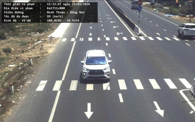 'Mắt thần' ở Lâm Đồng phát hiện hàng chục ô tô chạy quá tốc độ trên cao tốc- Ảnh 1.