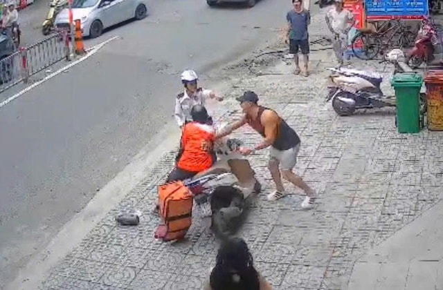 Mâu thuẫn nhận hàng, người đàn ông đánh nữ shipper- Ảnh 1.