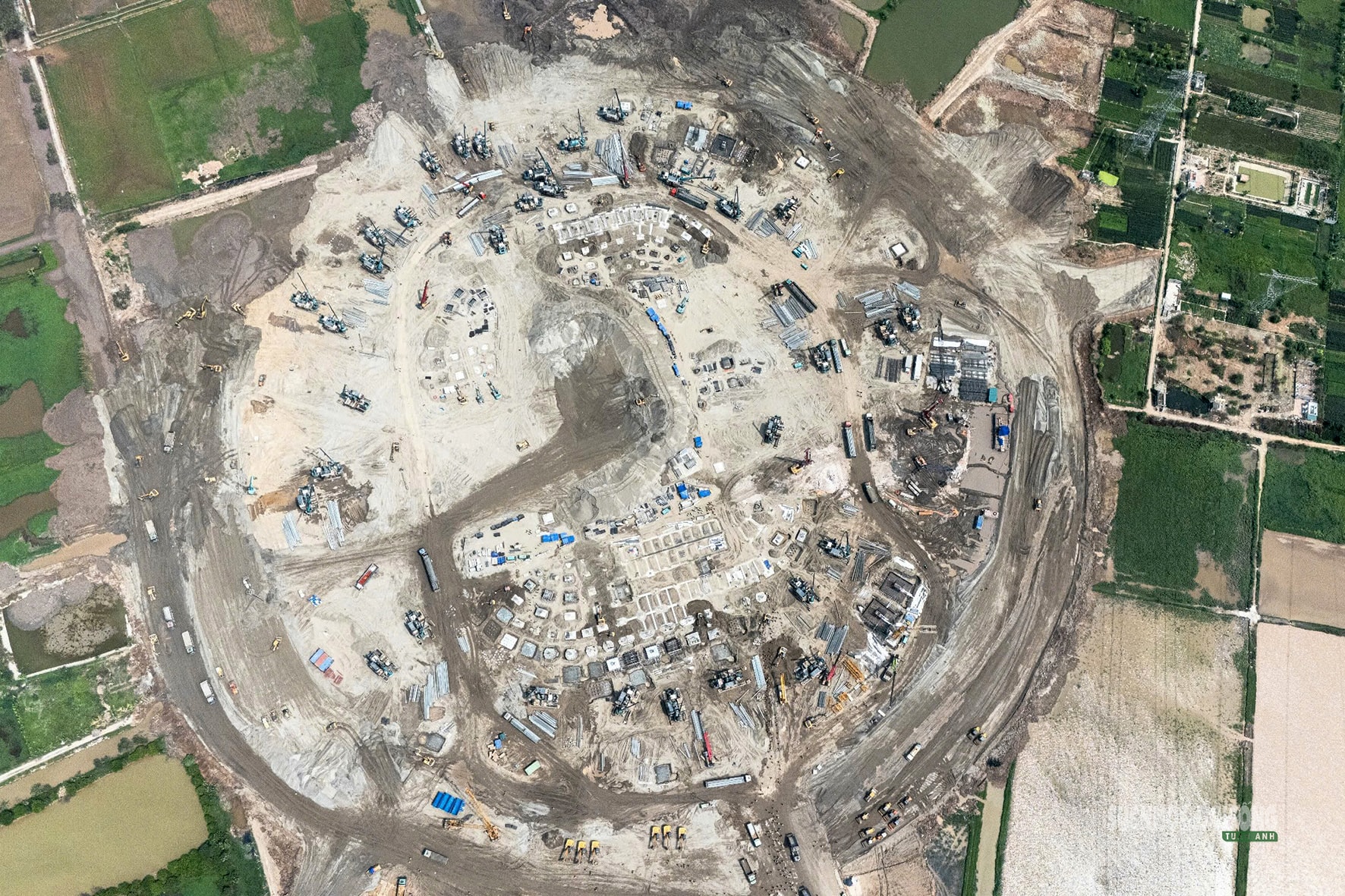 'Siêu sân' Trống Đồng 135.000 chỗ vươn mình từ cánh đồng ngoại thành- Ảnh 3.