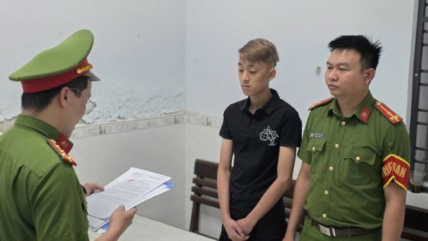 Ô tô không khóa cửa giữa đêm, thanh niên 18 tuổi trộm gần 50 triệu đồng- Ảnh 1.