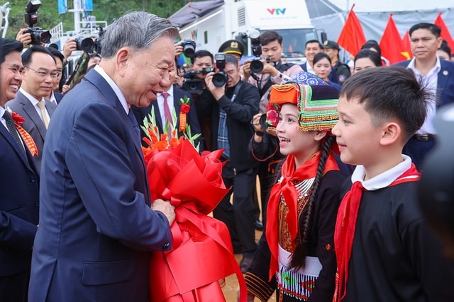 Tổng Bí thư Tô Lâm cùng lãnh đạo Đảng, Nhà nước dự lễ khởi công 121 trường nội trú liên cấp - Ảnh 2.