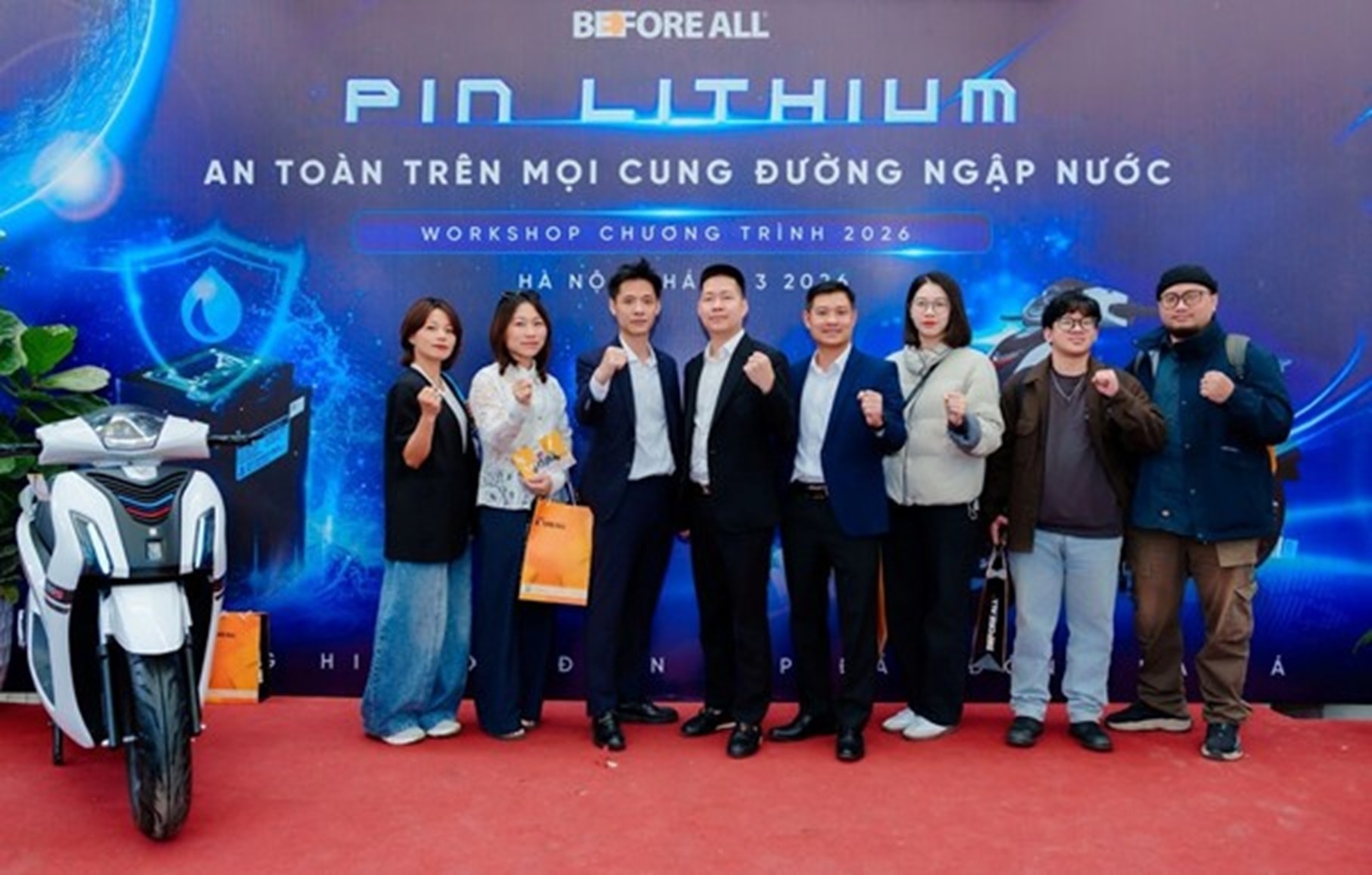 Before All thử thách ngâm pin xe điện trong nước - 3