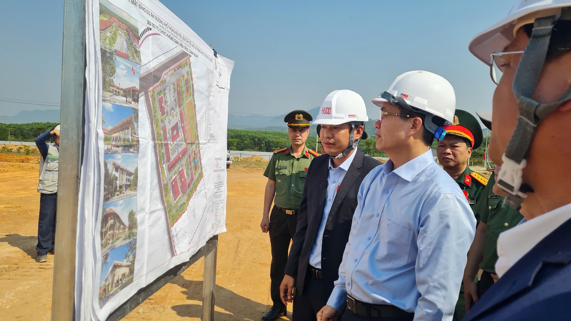 Những ngôi trường nội trú liên cấp dần thành hình giữa núi rừng A Lưới- Ảnh 4. Những ngôi trường nội trú liên cấp dần thành hình giữa núi rừng A Lưới- Ảnh 4.