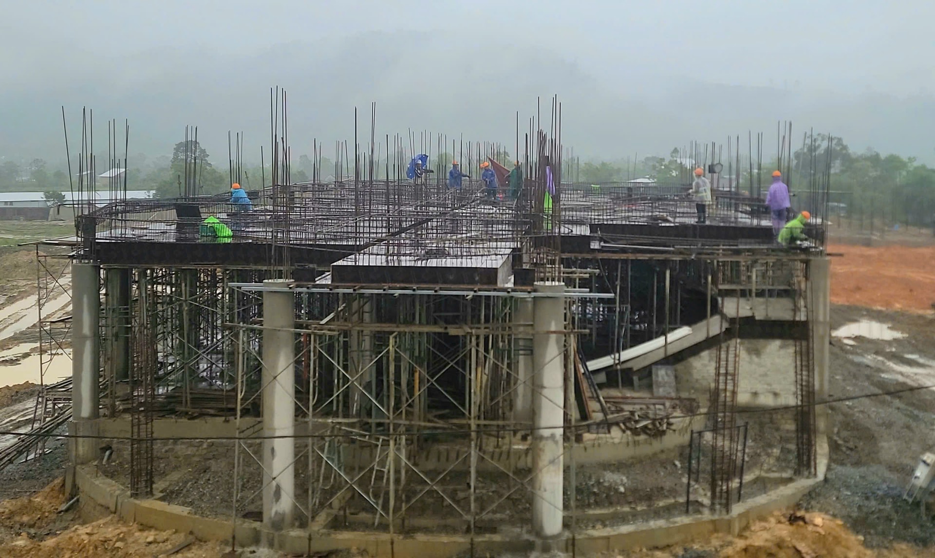 Những ngôi trường nội trú liên cấp dần thành hình giữa núi rừng A Lưới- Ảnh 2. Những ngôi trường nội trú liên cấp dần thành hình giữa núi rừng A Lưới- Ảnh 2.