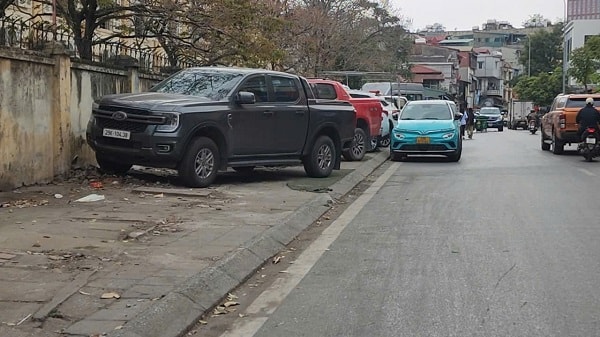 ‘Giải cứu’ vỉa hè, trả lại không gian an toàn trước cổng trường học- Ảnh 5. ‘Giải cứu’ vỉa hè, trả lại không gian an toàn trước cổng trường học- Ảnh 5.