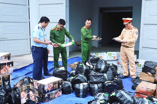 Tuyên Quang: Phát hiện hơn 2,3 tấn xúc xích không rõ nguồn gốc- Ảnh 3. Tuyên Quang: Phát hiện hơn 2,3 tấn xúc xích không rõ nguồn gốc- Ảnh 3.