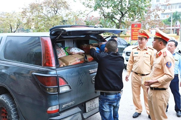 Tuyên Quang: Phát hiện hơn 2,3 tấn xúc xích không rõ nguồn gốc- Ảnh 2. Tuyên Quang: Phát hiện hơn 2,3 tấn xúc xích không rõ nguồn gốc- Ảnh 2.