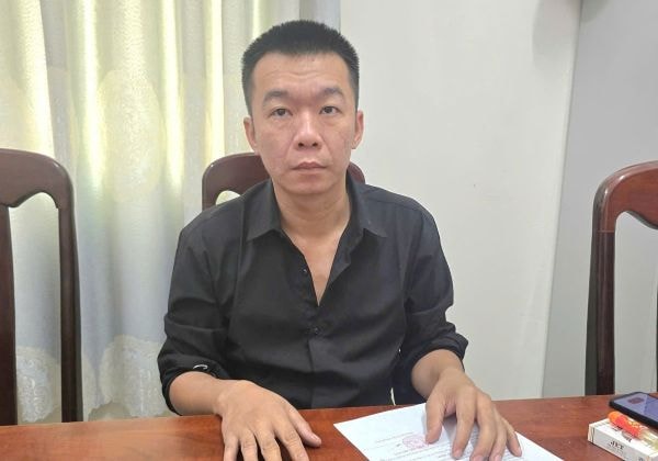 Dàn cảnh mua bán ‘đá thiên thạch’ cướp 1,5 tỷ đồng rồi trốn sang Campuchia- Ảnh 1.