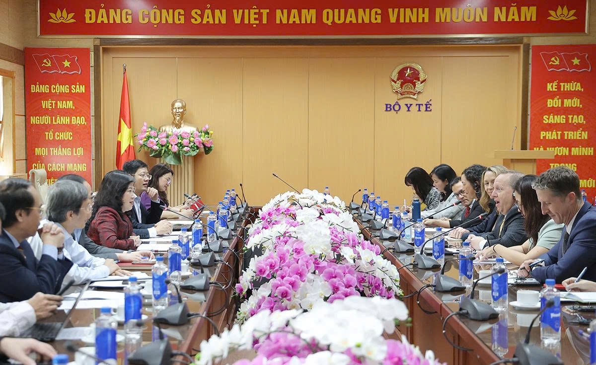 Bộ trưởng Đào Hồng Lan tiếp, làm việc với Đại biện lâm thời Đại sứ quán Hoa Kỳ tại Việt Nam- Ảnh 4.
