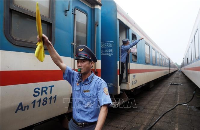 Ngành đường sắt điều chỉnh giá vé, giá cước theo giá xăng dầu- Ảnh 1. Ngành đường sắt điều chỉnh giá vé, giá cước theo giá xăng dầu- Ảnh 1.