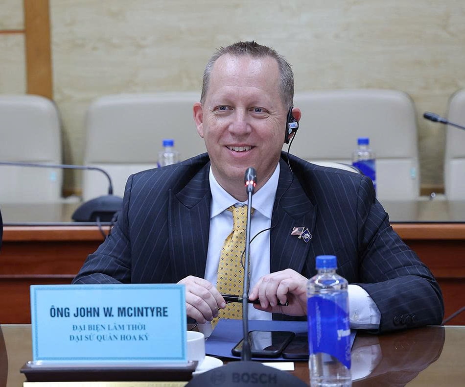 Bộ trưởng Đào Hồng Lan tiếp, làm việc với Đại biện lâm thời Đại sứ quán Hoa Kỳ tại Việt Nam- Ảnh 2.