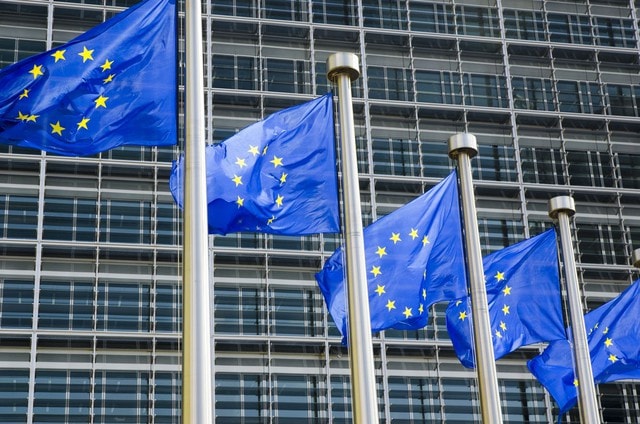 Giá vàng thế giới tiếp đà lao dốc khi ECB giữ nguyên lãi suất- Ảnh 1.