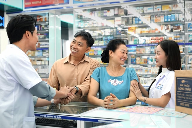Long Châu chủ động bình ổn không tăng giá, đảm bảo nguồn cung thuốc và sản phẩm y tế thiết yếu - Ảnh 2. Long Châu chủ động bình ổn không tăng giá, đảm bảo nguồn cung thuốc và sản phẩm y tế thiết yếu - Ảnh 2.