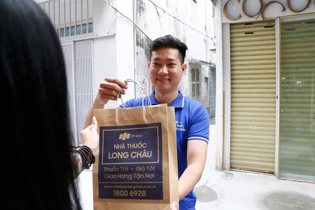 Long Châu chủ động bình ổn không tăng giá, đảm bảo nguồn cung thuốc và sản phẩm y tế thiết yếu - Ảnh 3. Long Châu chủ động bình ổn không tăng giá, đảm bảo nguồn cung thuốc và sản phẩm y tế thiết yếu - Ảnh 3.