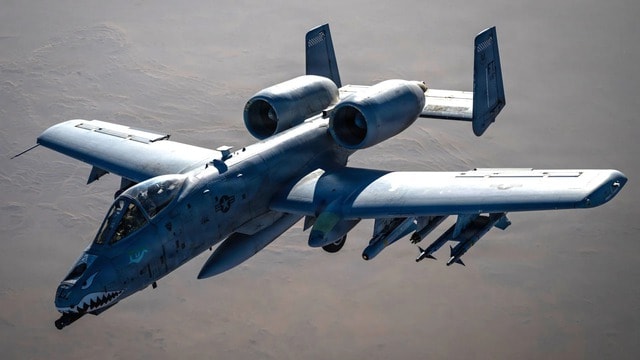 'Xe tăng bay' A-10 Warthog của Mỹ săn lùng mục tiêu Iran tại eo biển Hormuz- Ảnh 1. 'Xe tăng bay' A-10 Warthog của Mỹ săn lùng mục tiêu Iran tại eo biển Hormuz- Ảnh 1.