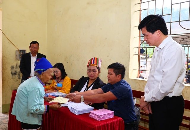 Cử tri Nghệ An đi bầu đạt 99,86%, nhiều địa phương đạt 100%- Ảnh 1.