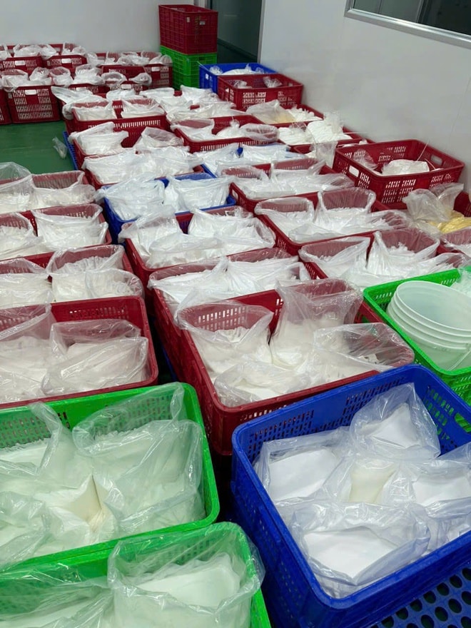 TPHCM: Triệt phá 'đại công xưởng' sản xuất mỹ phẩm giả gắn mác ngoại nhập- Ảnh 5.